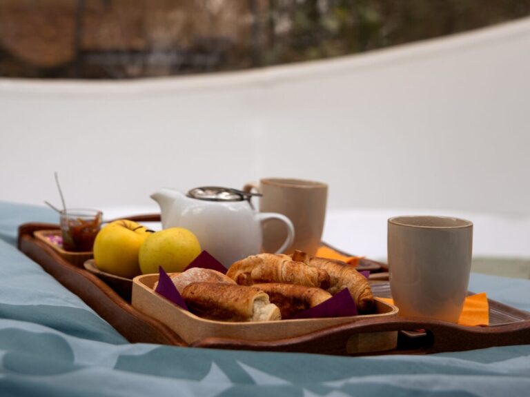 Petit déjeuner à la Bubble Tent Loiret